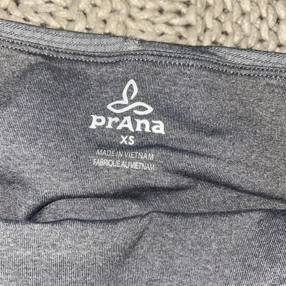 Prana NWOT Gray Ribbed‎ Pattern Leggings Capri Cropped XS Athletic